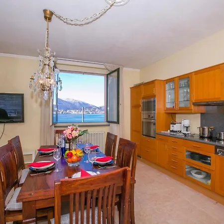 Sleeps 4 Campione dʼItalia